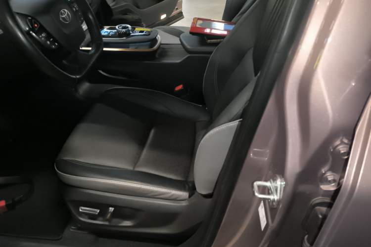 Used Toyota bZ3 2023 616 km Long-Range Premium Left Front Seat