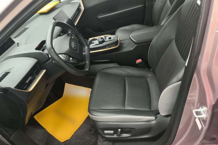 Used Toyota bZ3 2023 616 km Long-Range Premium Left Front Seat