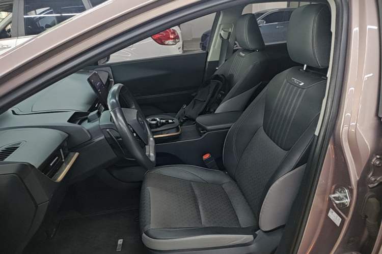 Used Toyota bZ3 2023 616 km Long-Range Premium Left Front Seat