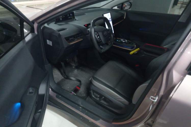 Used Toyota bZ3 2023 616 km Long-Range Premium Left Front Seat
