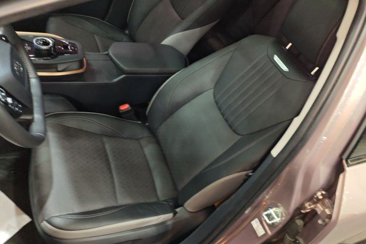 Used Toyota bZ3 2023 616 km Long-Range Premium Left Front Seat