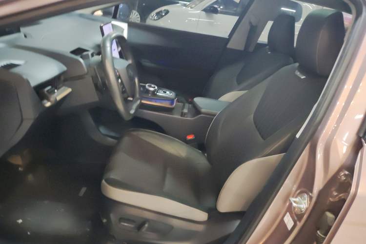 Used Toyota bZ3 2023 616 km Long-Range Premium Left Front Seat
