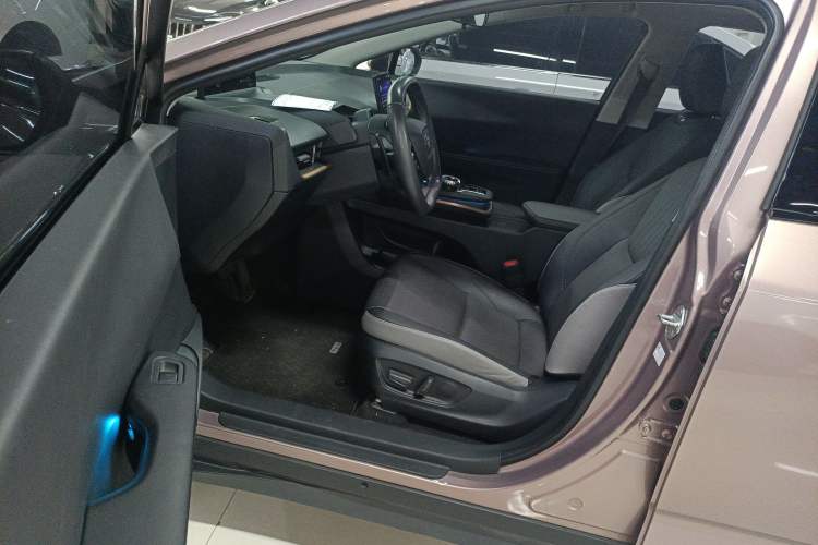 Used Toyota bZ3 2023 616 km Long-Range PRO Left Front Seat