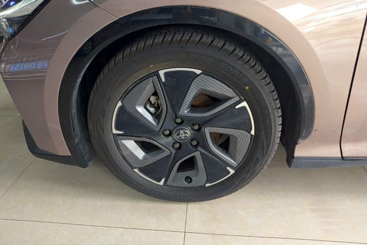 Used Toyota bZ3 2023 616 km Long-Range Premium Left Front Wheel Hub