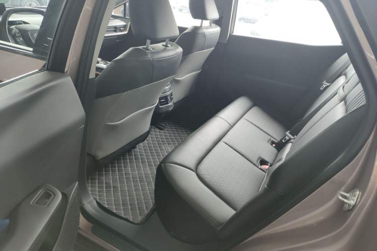 Used Toyota bZ3 2023 616 km Long-Range Premium Left Rear Seat