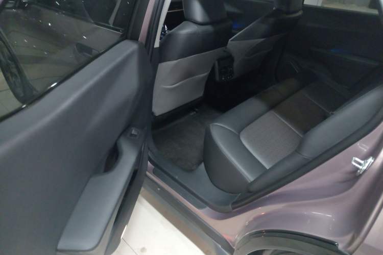Used Toyota bZ3 2023 616 km Long-Range Premium Left Rear Seat