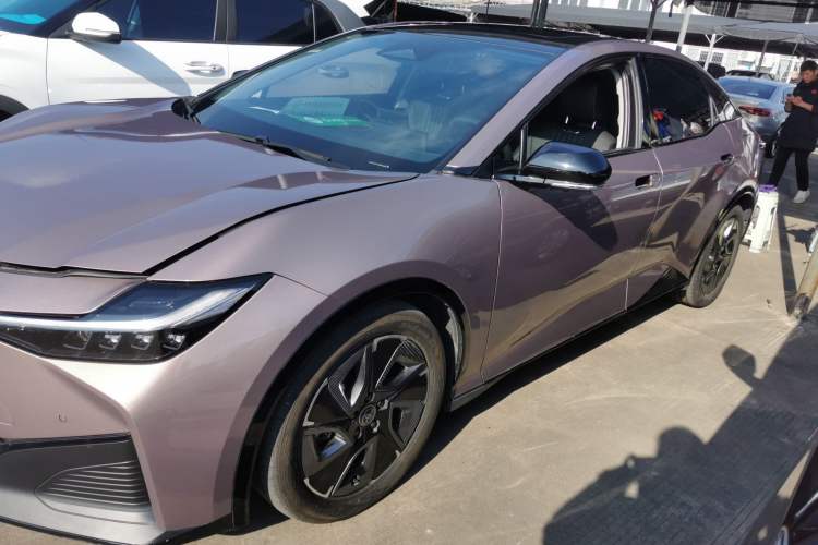 Used Toyota bZ3 2023 616 km Long-Range Premium Left Side