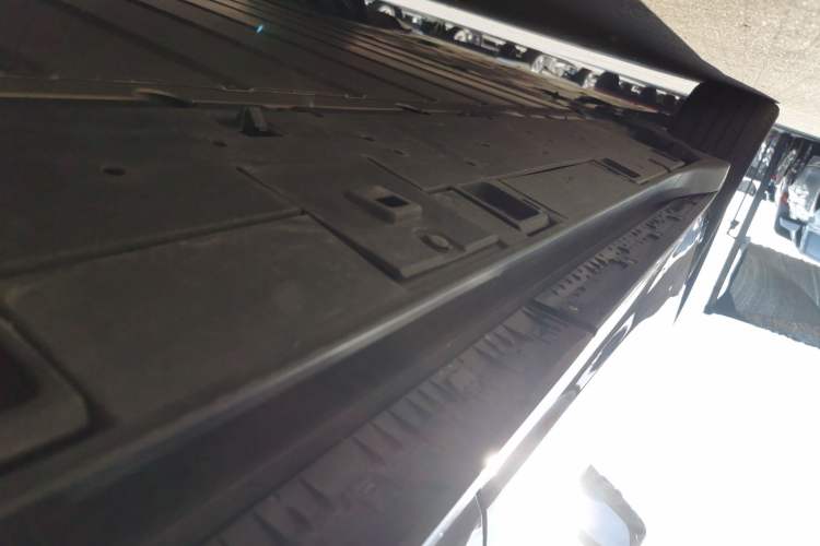 Used Toyota bZ3 2023 616 km Long-Range Premium Left Side Sill