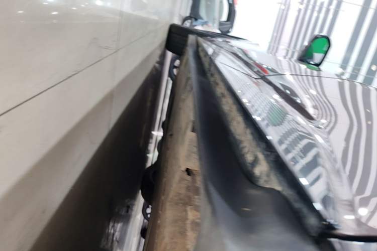 Used Toyota bZ3 2023 616 km Long-Range Premium Left Side Sill