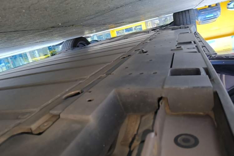 Used Toyota bZ3 2023 616 km Long-Range Premium Left Side Sill