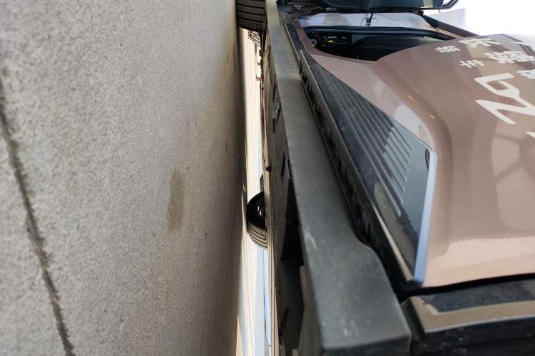 Used Toyota bZ3 2023 616 km Long-Range Premium Left Side Sill