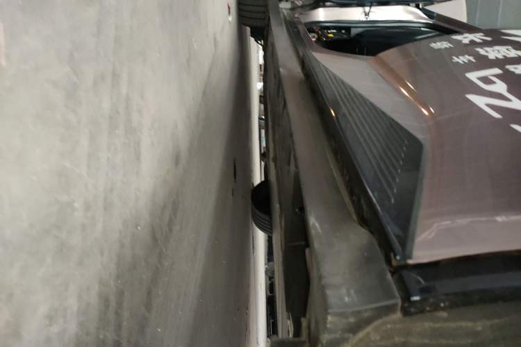 Used Toyota bZ3 2023 616 km Long-Range Premium Left Side Sill