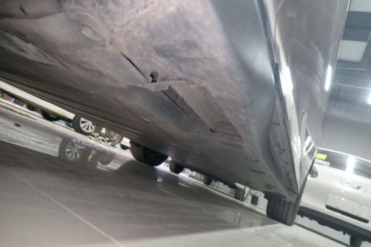 Used Toyota bZ3 2023 616 km Long-Range Premium Left Side Sill