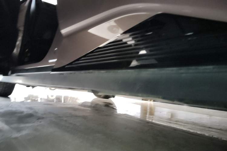 Used Toyota bZ3 2023 616 km Long-Range Premium Left Side Sill