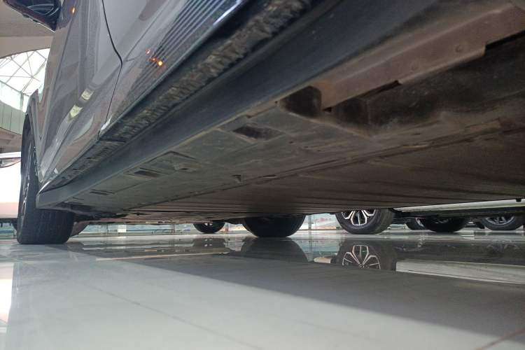Used Toyota bZ3 2023 616 km Long-Range PRO Left Side Sill