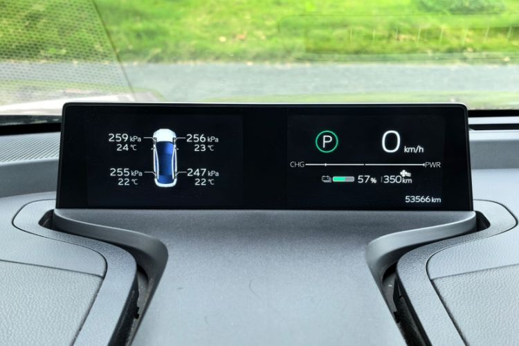 Used Toyota bZ3 2023 616 km Long-Range Premium Odometer Close Up