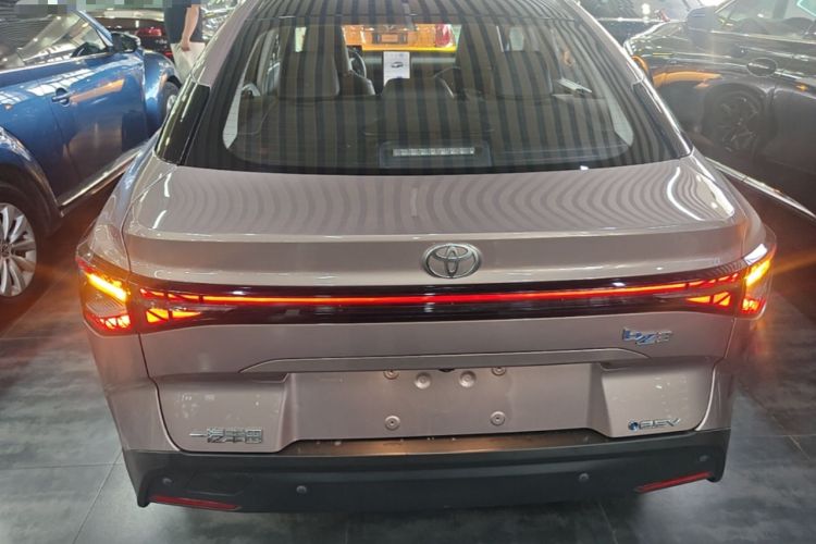 Used Toyota bZ3 2023 616 km Long-Range Premium Rear