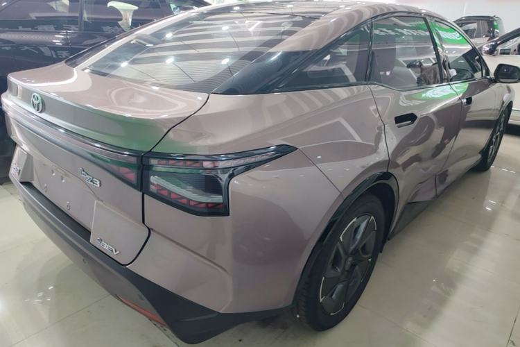 Used Toyota bZ3 2023 616 km Long-Range Premium Rear Right 45 Deg