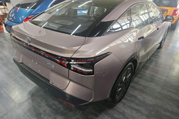 Used Toyota bZ3 2023 616 km Long-Range Premium Rear Right 45 Deg