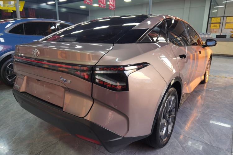 Used Toyota bZ3 2023 616 km Long-Range Premium Rear Right 45 Deg