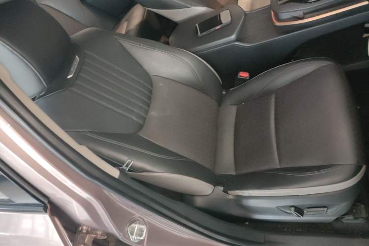 Used Toyota bZ3 2023 616 km Long-Range Premium Right Front Seat