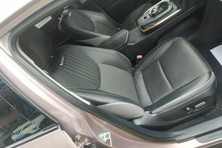 Used Toyota bZ3 2023 616 km Long-Range Premium Right Front Seat