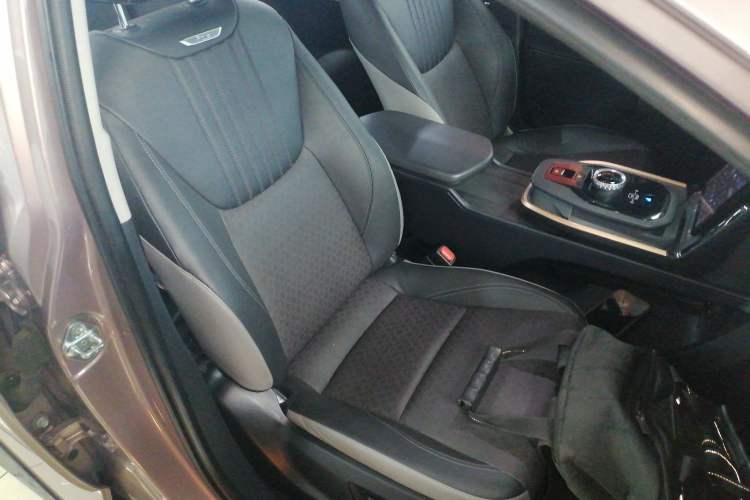 Used Toyota bZ3 2023 616 km Long-Range Premium Right Front Seat