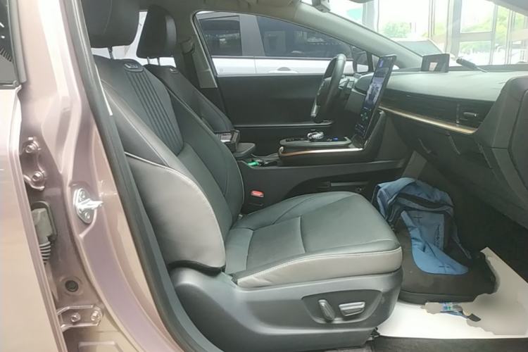 Used Toyota bZ3 2023 616 km Long-Range Premium Right Front Seat