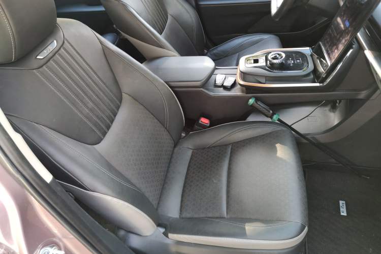 Used Toyota bZ3 2023 616 km Long-Range Premium Right Front Seat