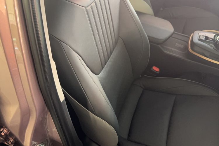 Used Toyota bZ3 2023 616 km Long-Range Premium Right Front Seat