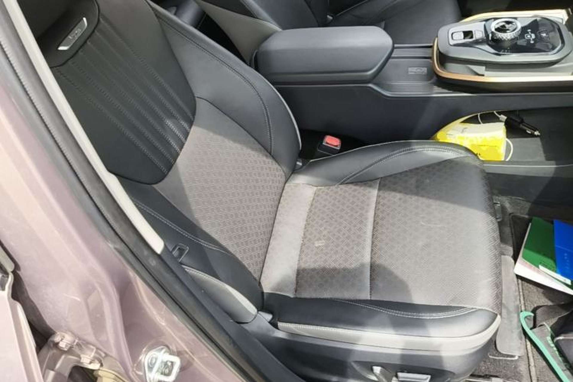 Used Toyota bZ3 2023 616 km Long-Range Premium Right Front Seat