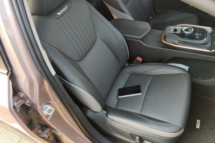 Used Toyota bZ3 2023 616 km Long-Range Premium Right Front Seat