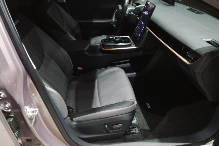 Used Toyota bZ3 2023 616 km Long-Range Premium Right Front Seat