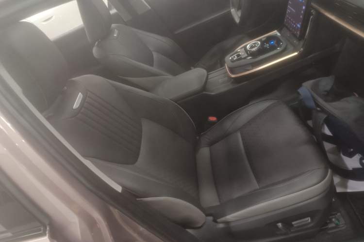 Used Toyota bZ3 2023 616 km Long-Range Premium Right Front Seat