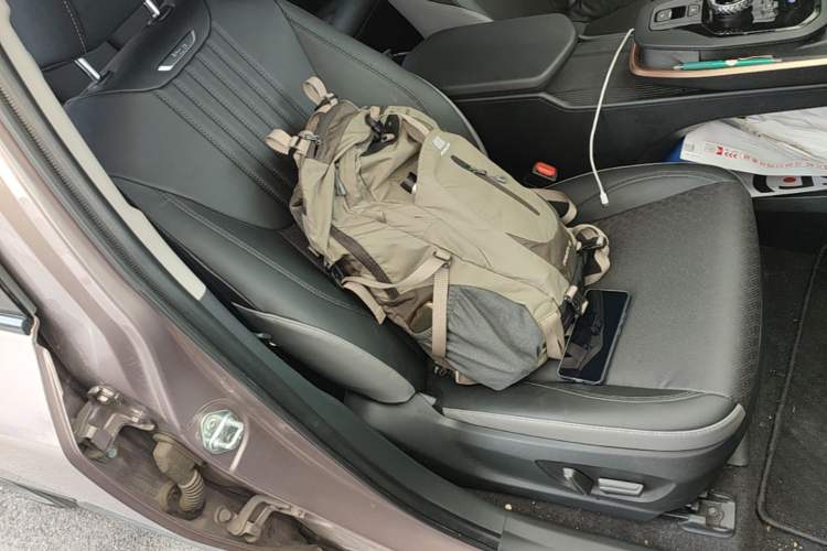 Used Toyota bZ3 2023 616 km Long-Range Premium Right Front Seat