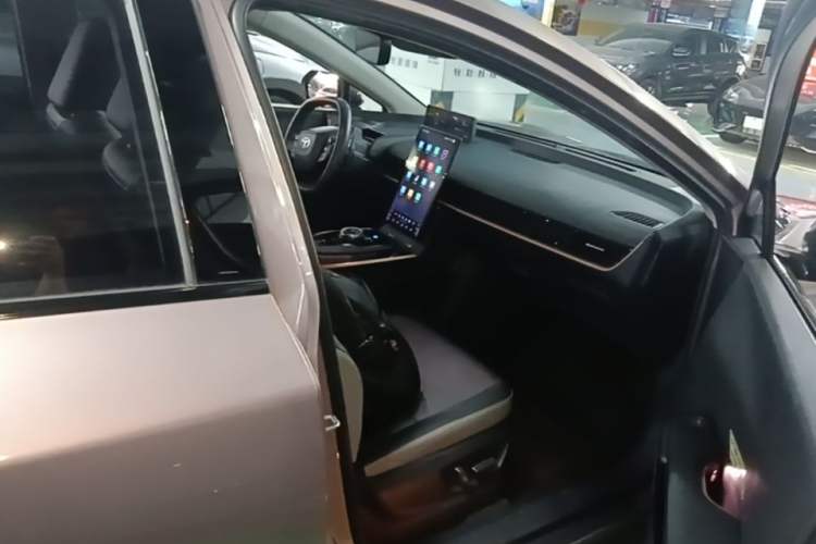 Used Toyota bZ3 2023 616 km Long-Range Premium Right Front Seat