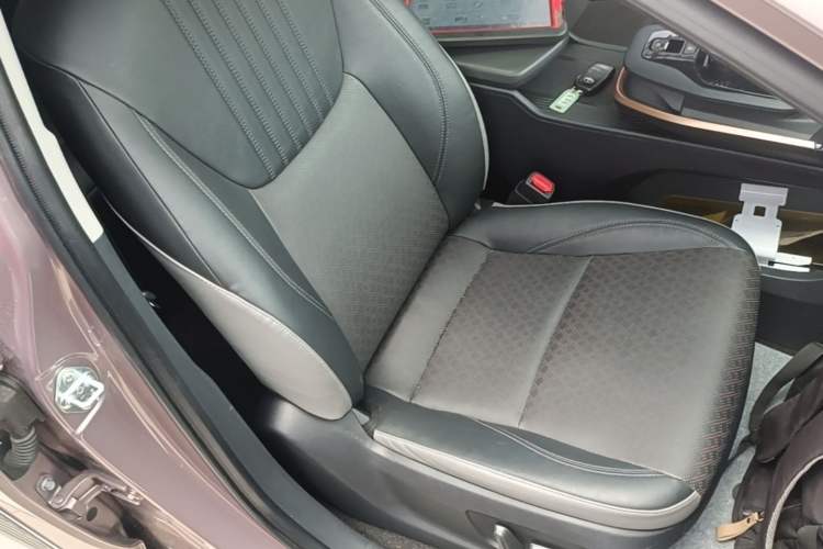 Used Toyota bZ3 2023 616 km Long-Range Premium Right Front Seat