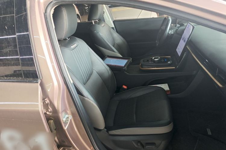 Used Toyota bZ3 2023 616 km Long-Range Premium Right Front Seat