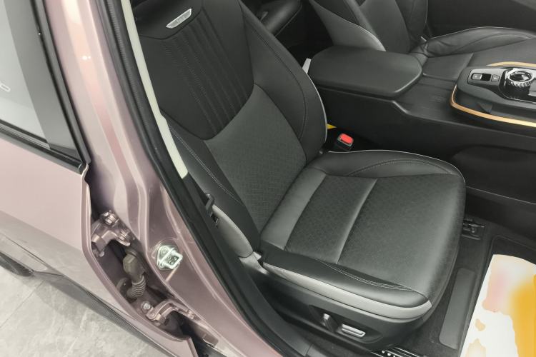 Used Toyota bZ3 2023 616 km Long-Range Premium Right Front Seat