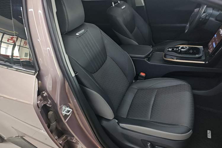 Used Toyota bZ3 2023 616 km Long-Range Premium Right Front Seat