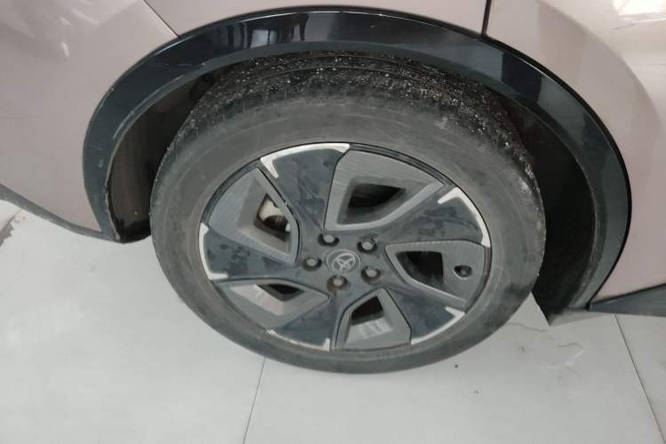 Used Toyota bZ3 2023 616 km Long-Range Premium Right Rear Wheel Hub