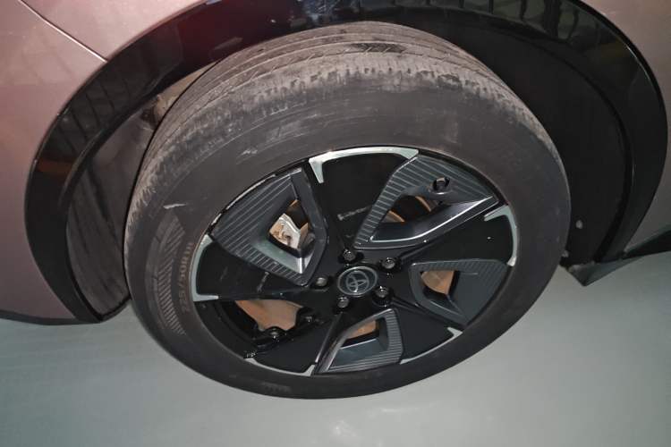 Used Toyota bZ3 2023 616 km Long-Range Premium Right Rear Wheel Hub