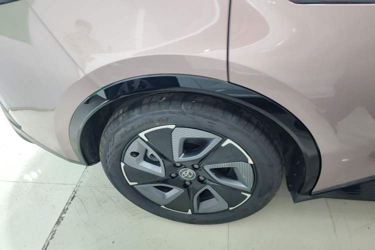 Used Toyota bZ3 2023 616 km Long-Range Premium Right Rear Wheel Hub