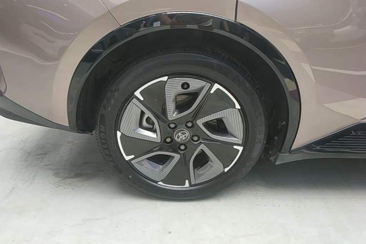 Used Toyota bZ3 2023 616 km Long-Range Premium Right Rear Wheel Hub