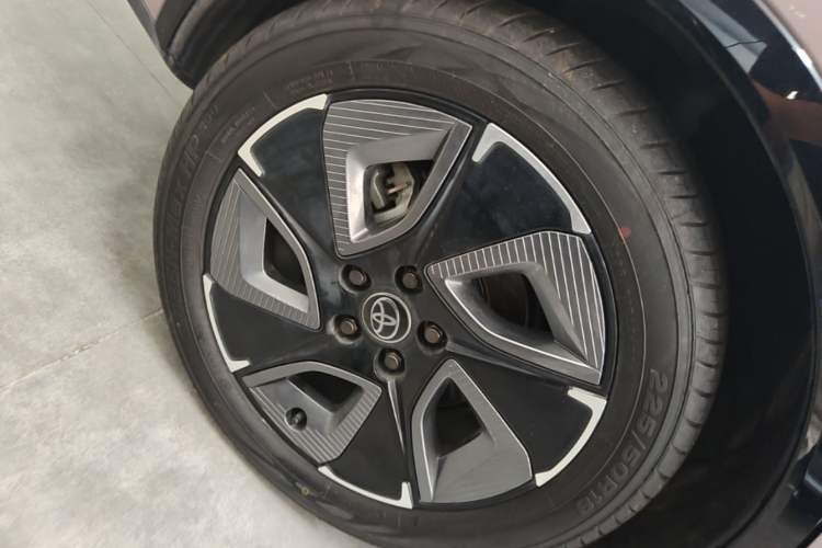Used Toyota bZ3 2023 616 km Long-Range Premium Right Rear Wheel Hub