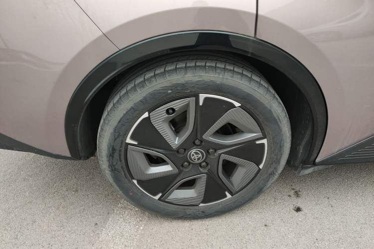 Used Toyota bZ3 2023 616 km Long-Range Premium Right Rear Wheel Hub