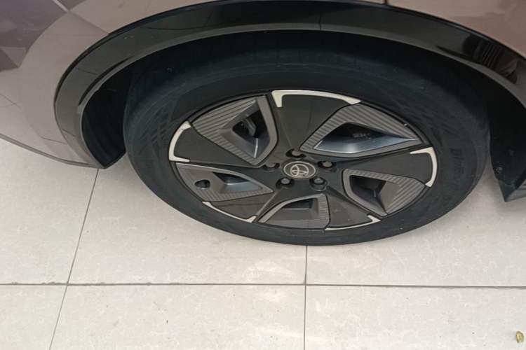 Used Toyota bZ3 2023 616 km Long-Range Premium Right Rear Wheel Hub