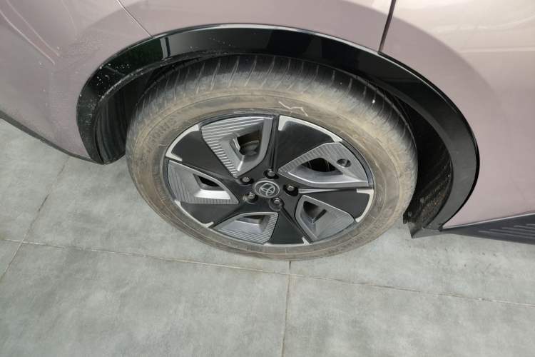 Used Toyota bZ3 2023 616 km Long-Range Premium Right Rear Wheel Hub