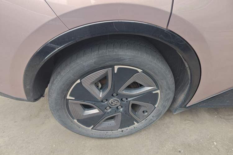 Used Toyota bZ3 2023 616 km Long-Range Premium Right Rear Wheel Hub