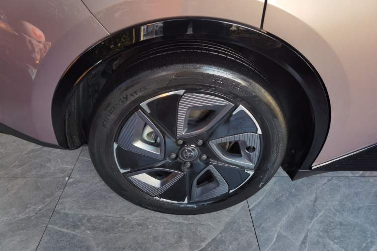 Used Toyota bZ3 2023 616 km Long-Range Premium Right Rear Wheel Hub
